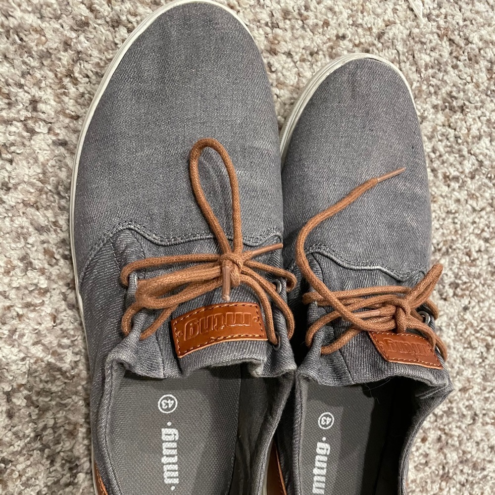 Shoes size 10